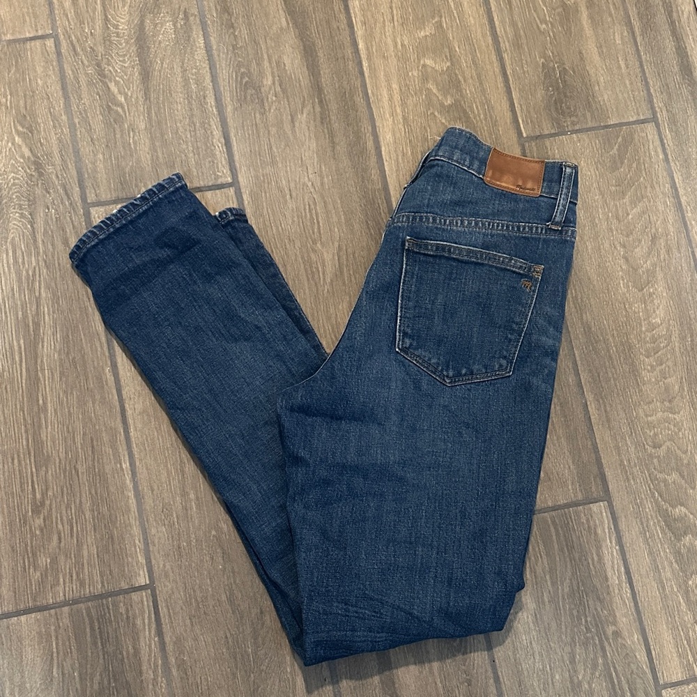 Madewell Blue Denim Jeans distressed size 26. High rise slim boyjean
